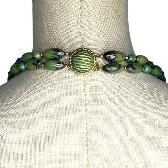 Vintage Green Beaded Layered 2 Strand Necklace 20.25” - Picture 2 of 7